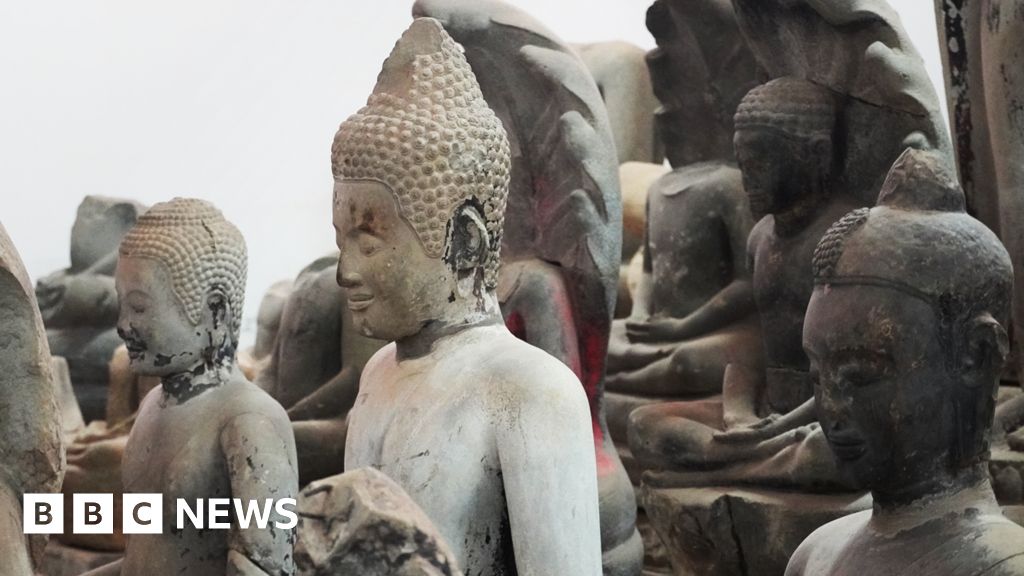 cambodian-team-hunting-looted-treasures-visits-uk-museums