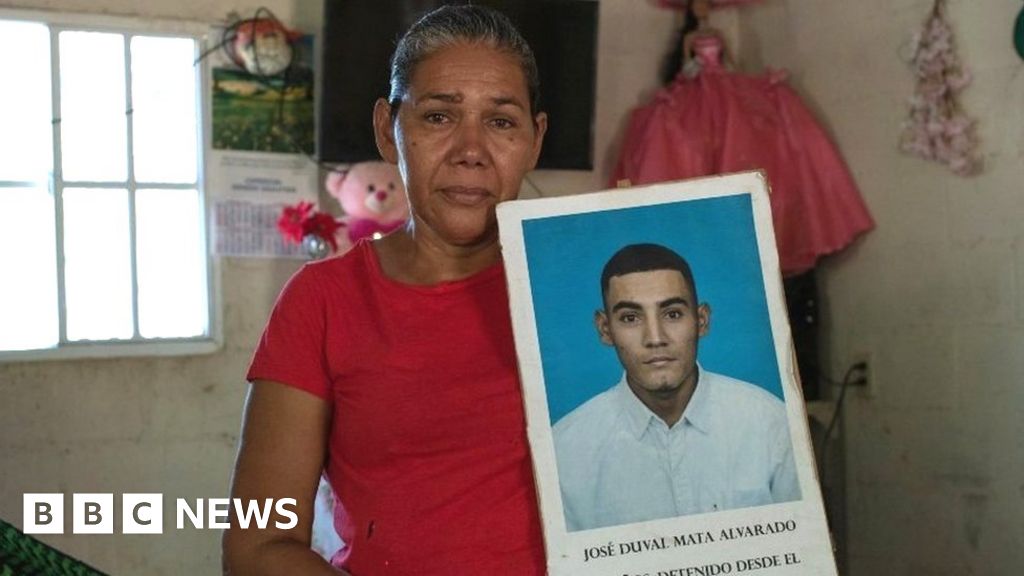 El Salvador gangs: Mass arrests bring calm but at what price?