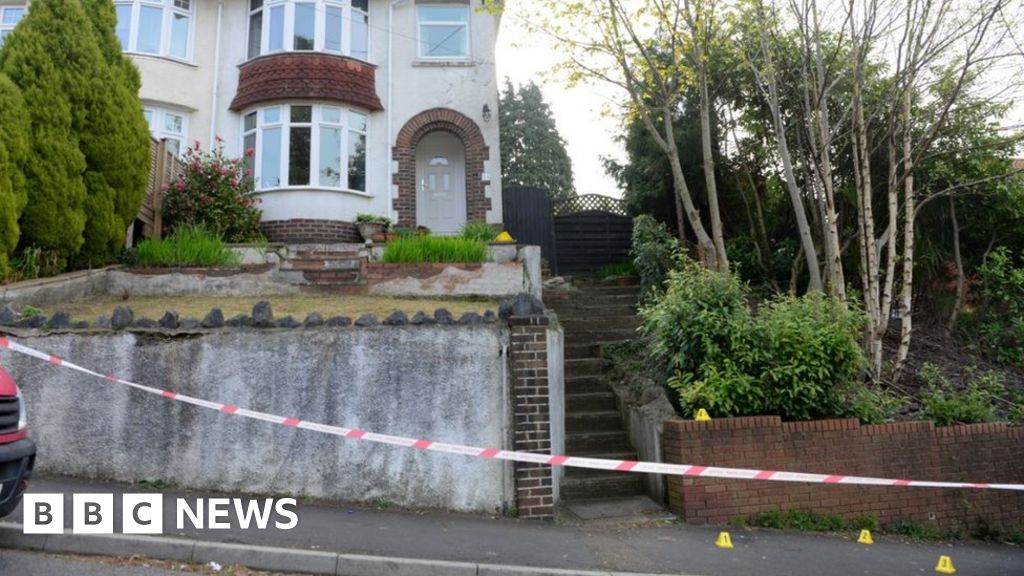 Murder arrest after man, 48, dies in Clydach, Swansea BBC News
