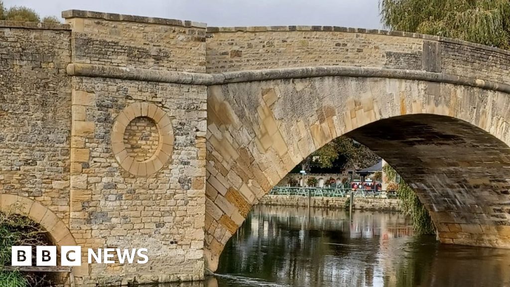 Lechlade Halfpenny Bridge damaged in car crash to reopen BBC News