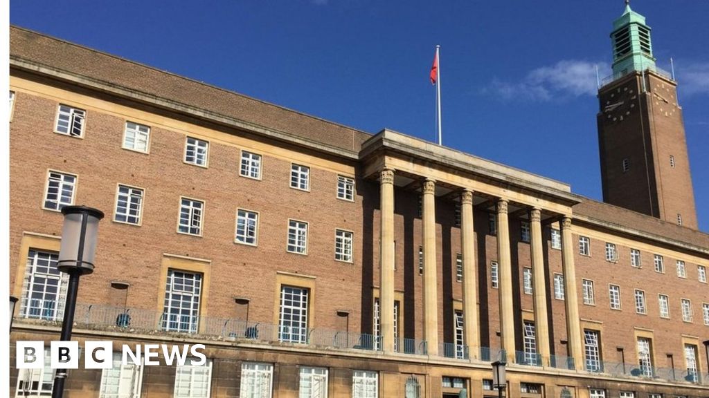 Labour loses control of Norwich City Council after four resign BBC News
