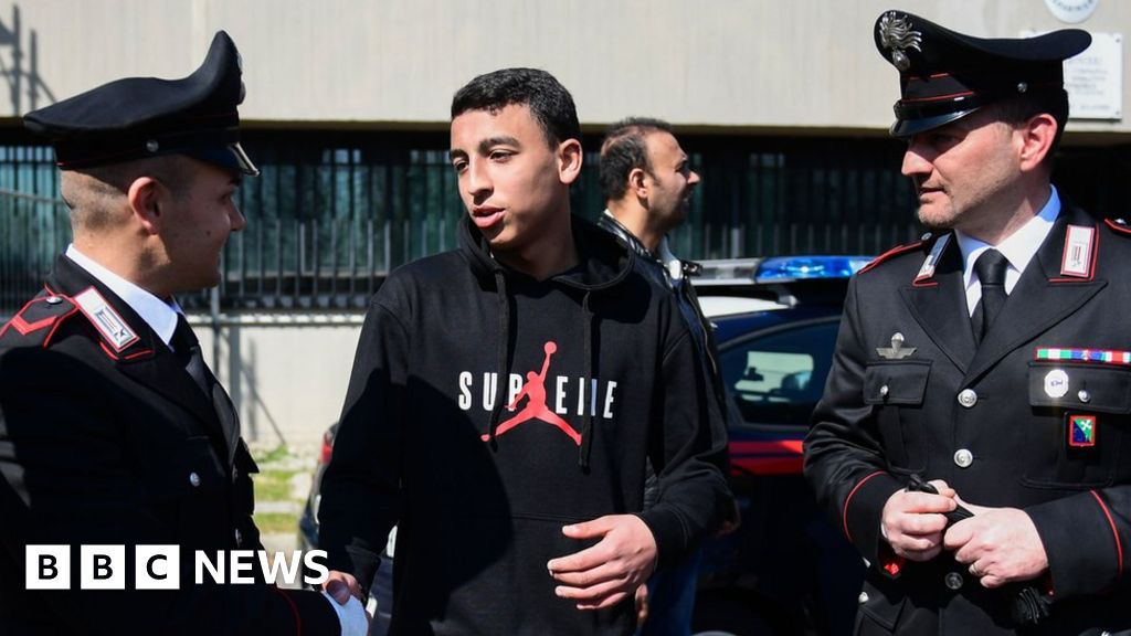Italy bus attack thwarted by 'hero' teenager who contacted police