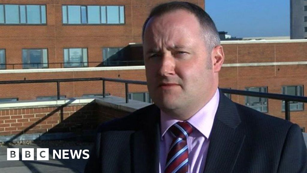 Clwyd West AM Darren Millar 999 heart attack priority worry - BBC News