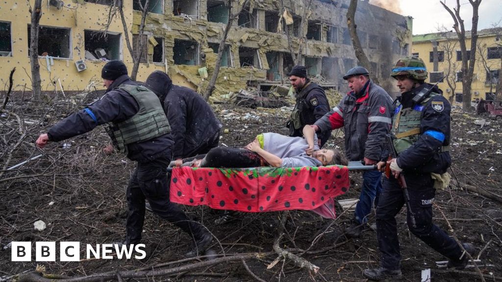 World Press Photo won by image of wounded pregnant woman in Mariupol