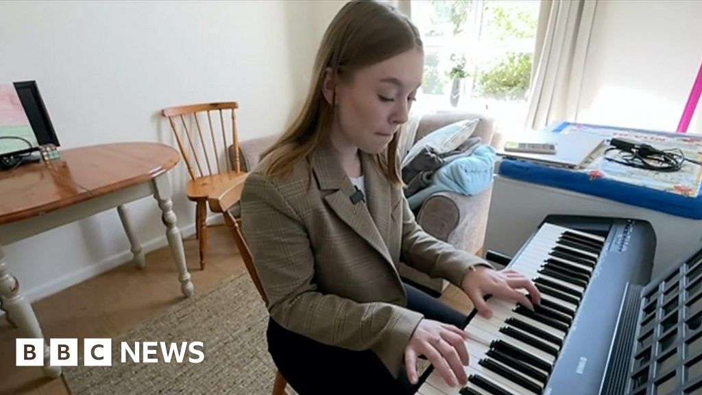 Ukraine teenager’s traumatic journey to Oxford