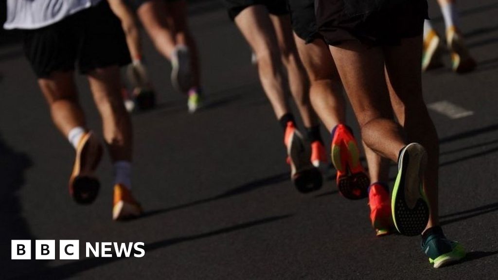 London Marathon 2022: Man dies after collapsing during event