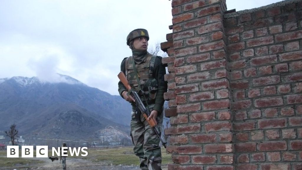 Kashmir Conflict: Indian Army 'surrounds Militants' - BBC News