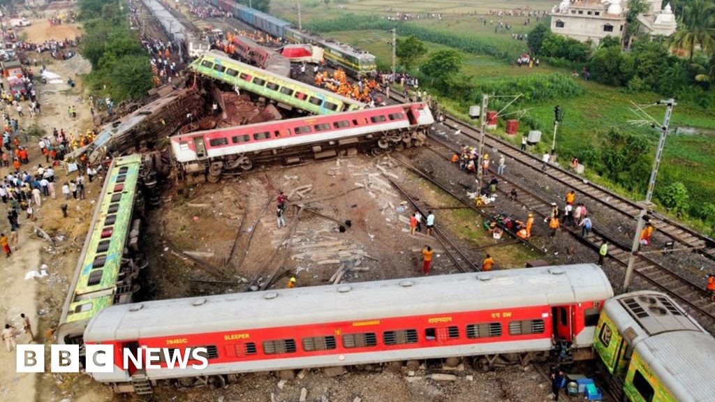 インド列車事故：オリッサ州事故で260人以上死亡