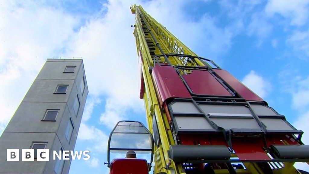 london-fire-brigade-uk-s-tallest-firefighting-ladders-unveiled-bbc-news