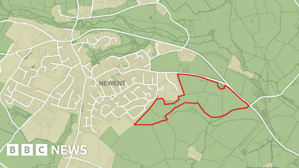 hundreds-of-residents-oppose-newent-housing-plans