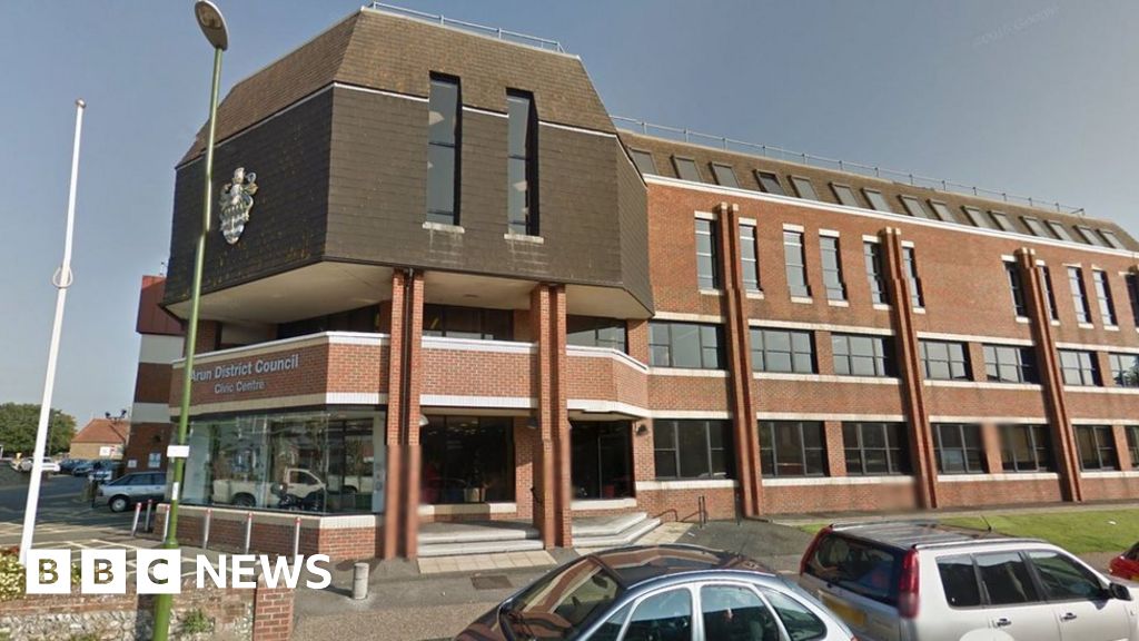 Low turnout in Bognor Regis to 'abolish' Arun Council BBC News