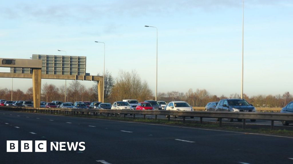 M6 lorry crash: Warwickshire family pays tribute to driver - BBC News