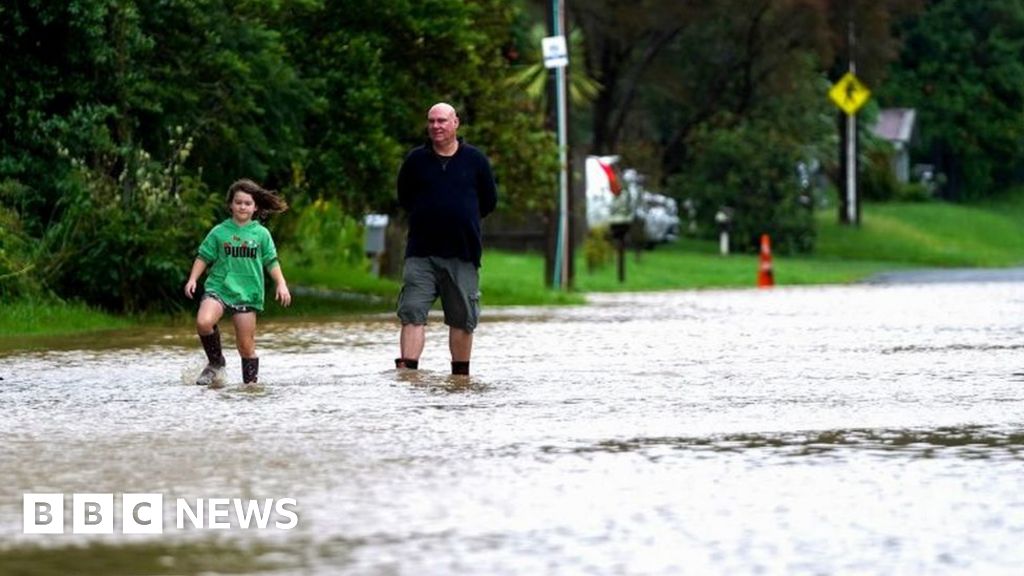 Cyclone Gabrielle: New Zealand braces for storm after record floods