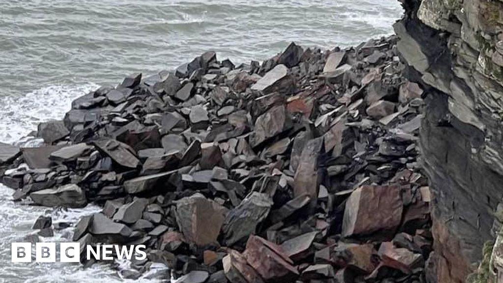 Coastguard issues warning after cliff fall at North Devon beach 