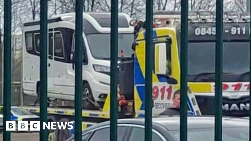 Police tried to stop man filming SNP motorhome
