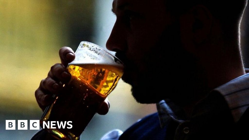 drinking-water-doesn-t-prevent-a-hangover-study-says-bbc-news