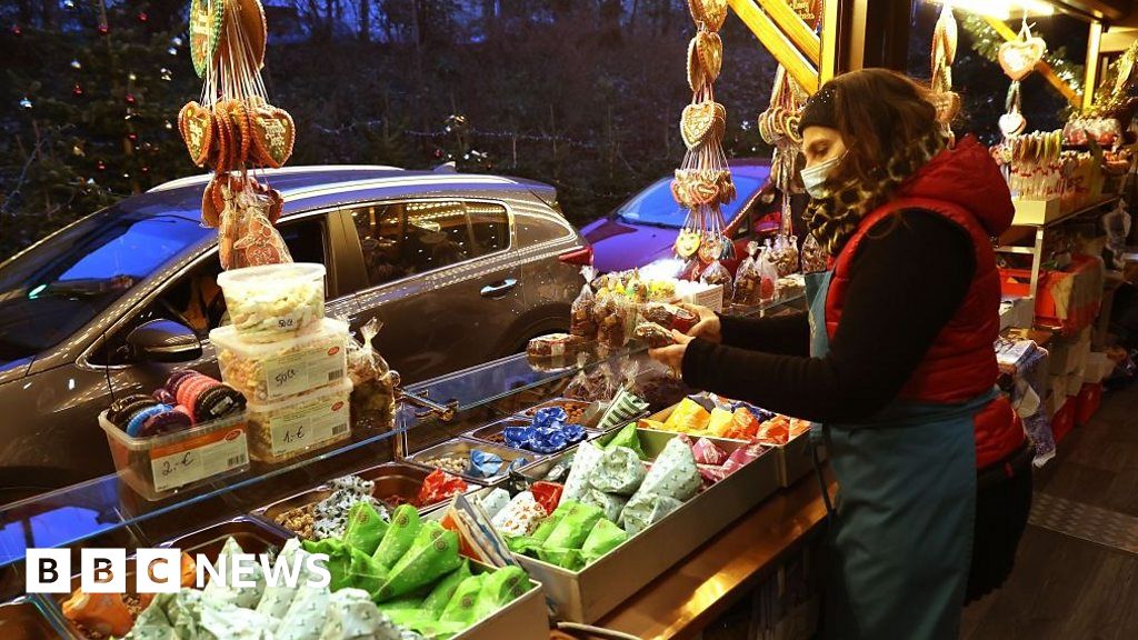 Drive-thru market saves German Christmas tradition