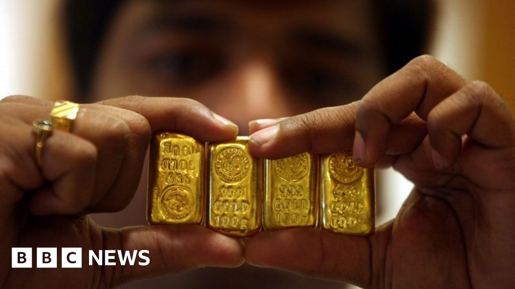 India gold smuggling case sparks political row