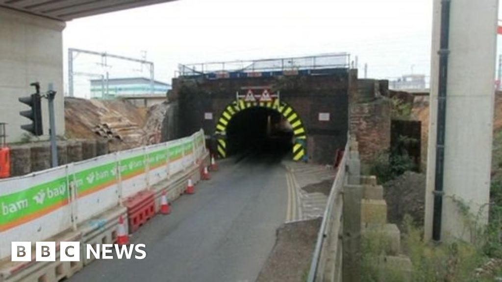 Cow Lane in Reading finally ready after eight years BBC News