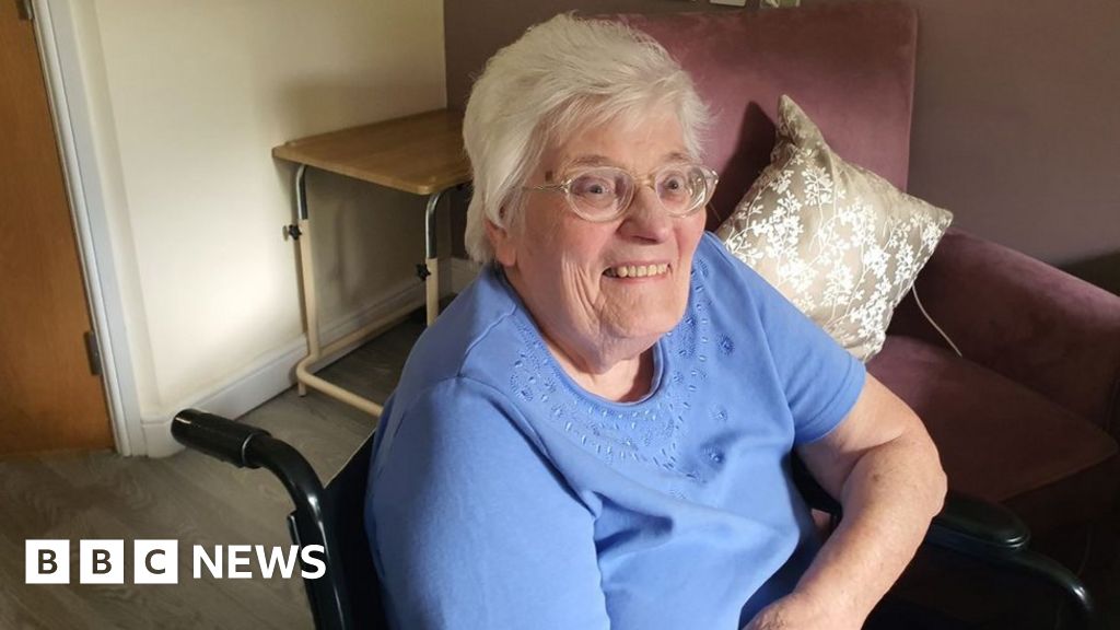 Families reunited at Kingswinford care home thanks to screen BBC News