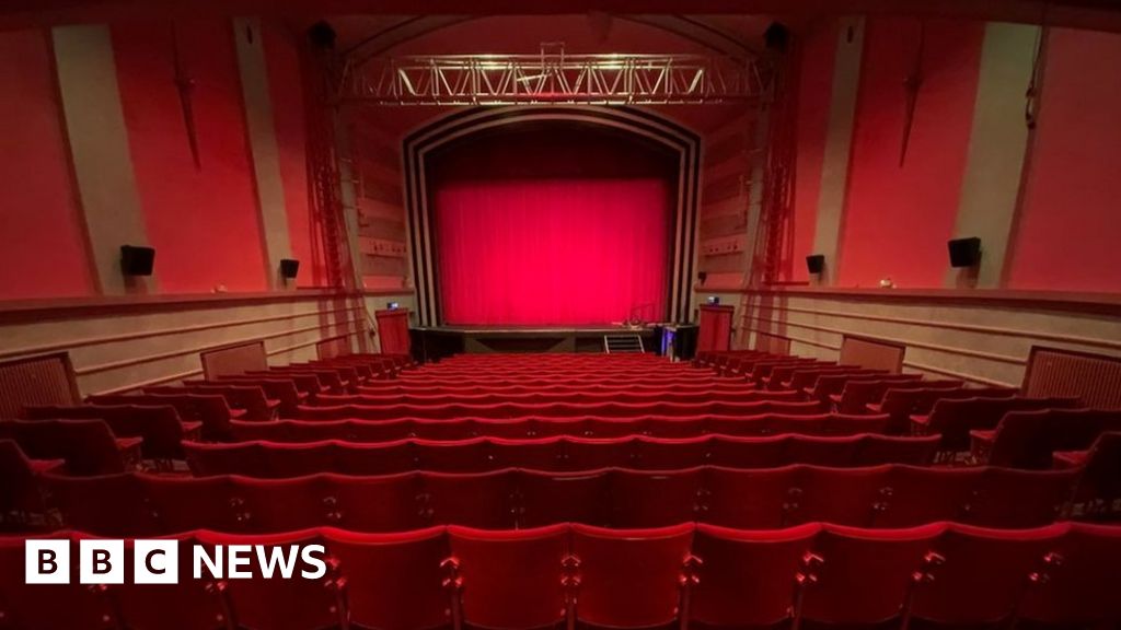 Ricky Gervais: Demand for Christchurch theatre's tickets 'unprecedented