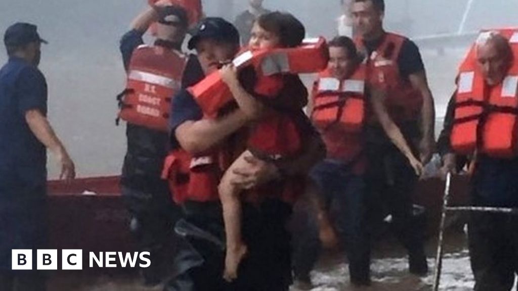US floods survivor 'There were bodies floating' BBC News