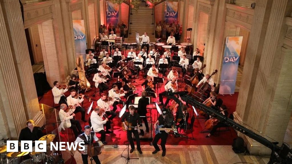 Arts Council of Northern Ireland cuts funding BBC News