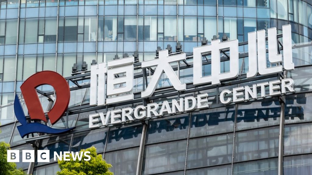 Китайският строителен предприемач Evergrande дължи повече от 325 милиарда £269