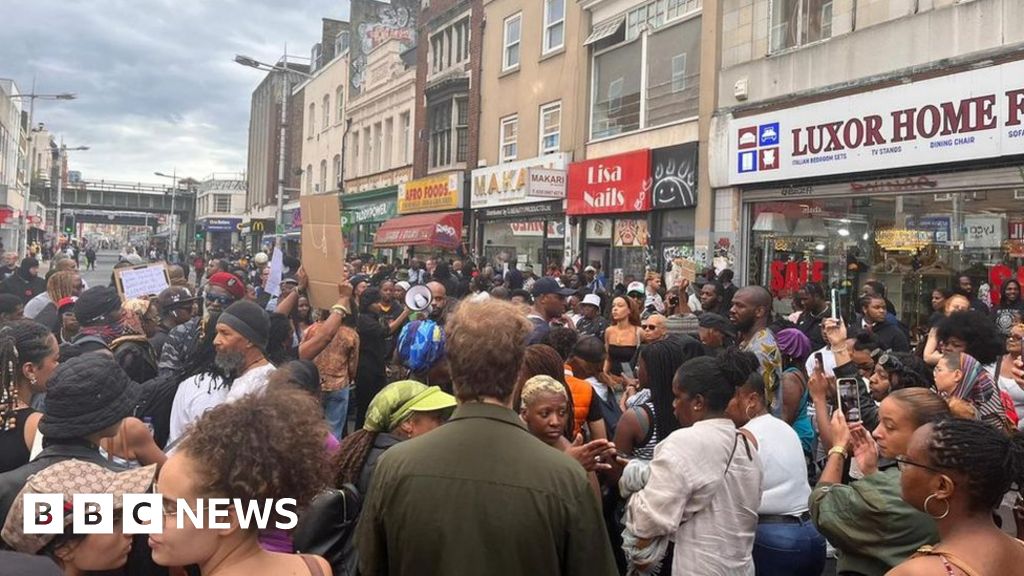 Peckham: Protest after woman restrained in cosmetics shop