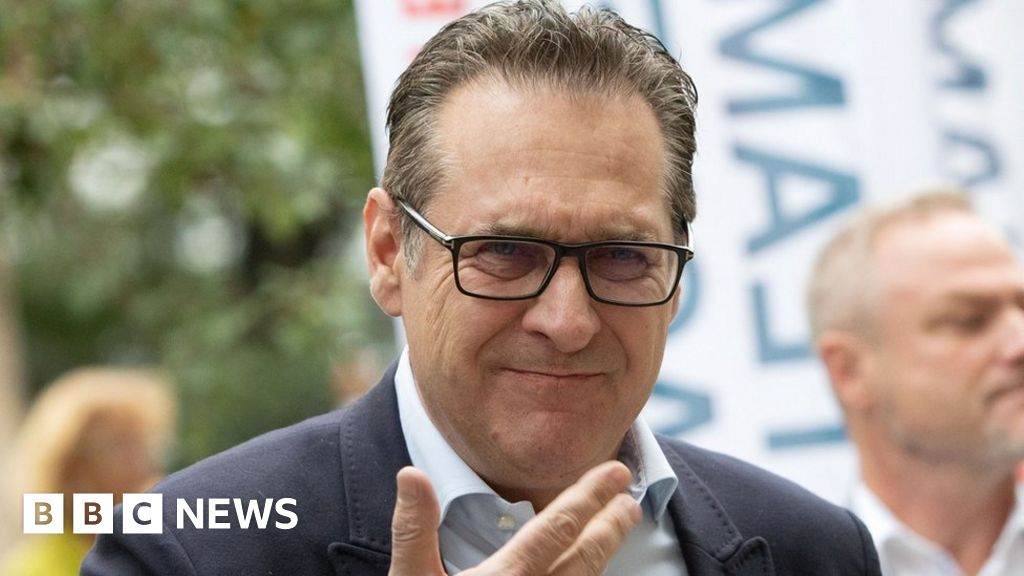 Heinz-Christian Strache: Ex-vice-chancellor faces corruption trial