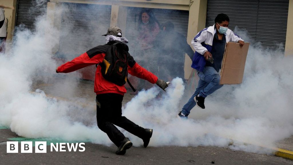 Ecuador protests: Security concerns after police station attack