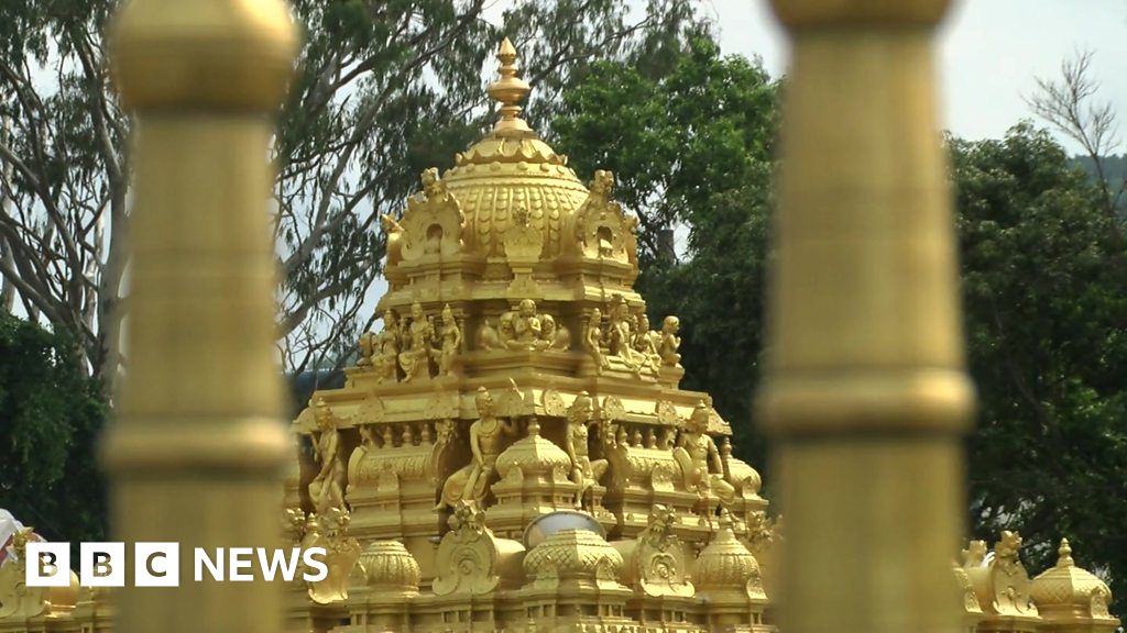 Melting gold from the world's richest temple BBC News