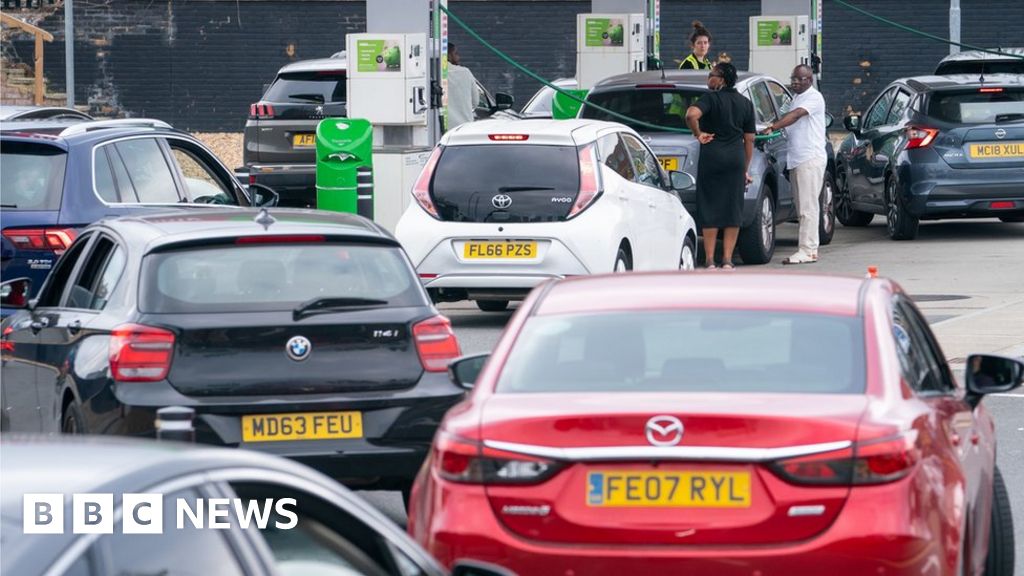 Petrol driver shortage: No improvement in supplies say retailers – BBC News
