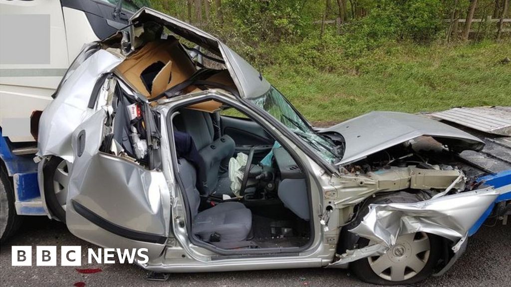 M1 Crash Photos Released By Police In Driving Safety Bid Bbc News 4022