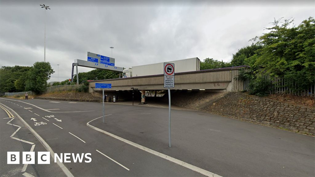 Teenager stabbed in face in Leeds street attack