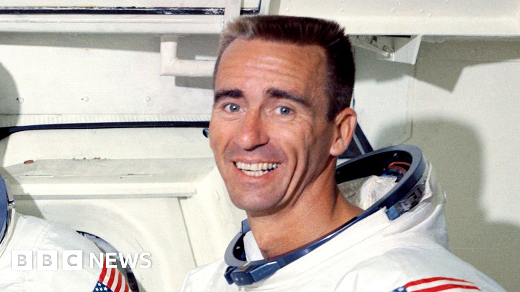 Last surviving Apollo 7 astronaut Walter Cunningham dies at 90 - BBC News