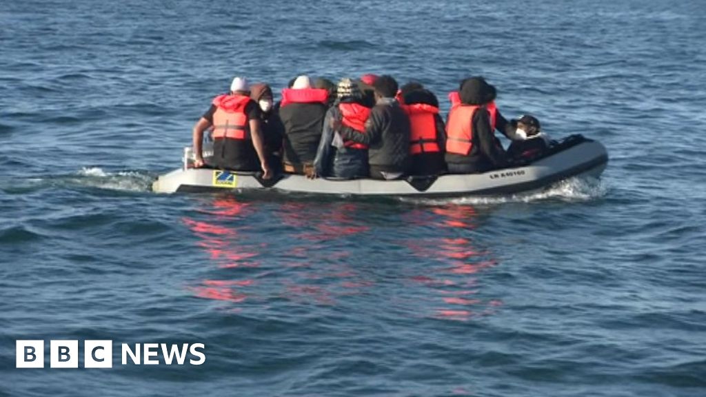 Channel Crossings: Migrant Crossings Continue Amid Good Weather - BBC News