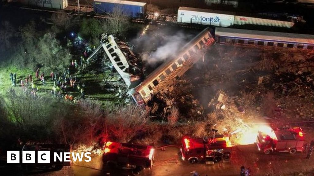 Carnificina após colisão de trem perto da cidade grega de Larissa