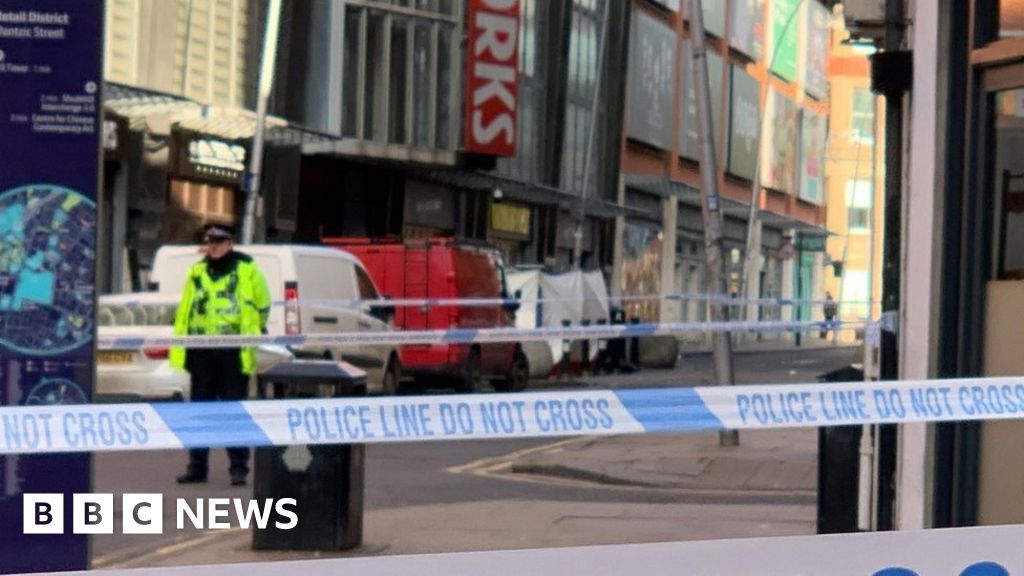 Manchester Disorder: Murder Arrest After Passer-by Dies - BBC News