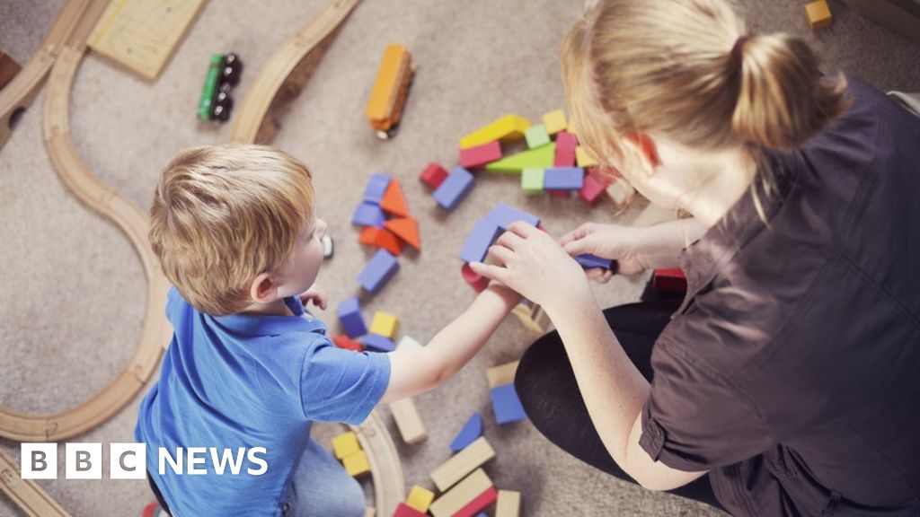 Lincolnshire children's centres to offer festive warm space for families