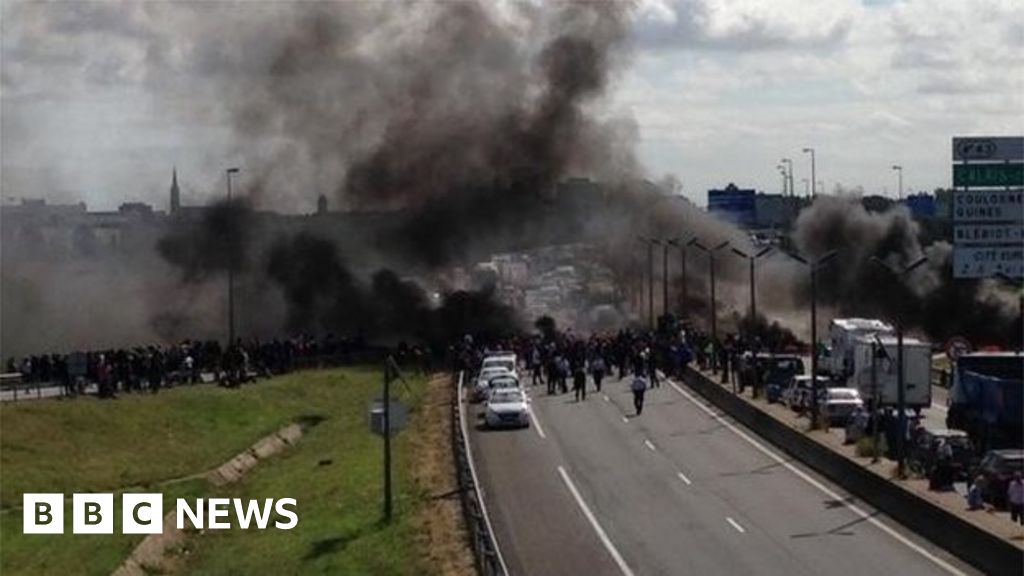 Channel Tunnel disrupted by Calais fires - BBC News