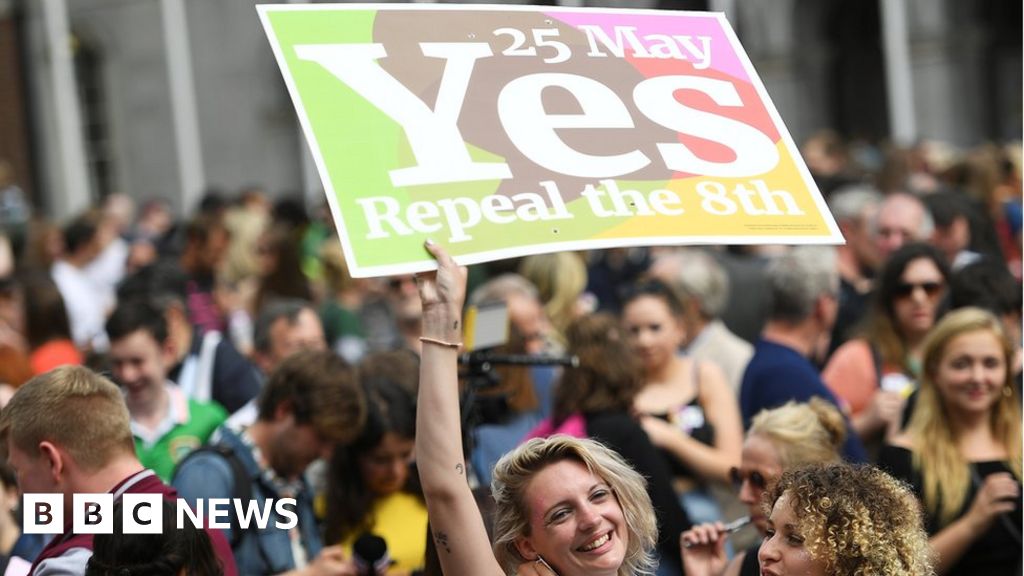 Irish abortion referendum Ireland overturns abortion ban BBC News