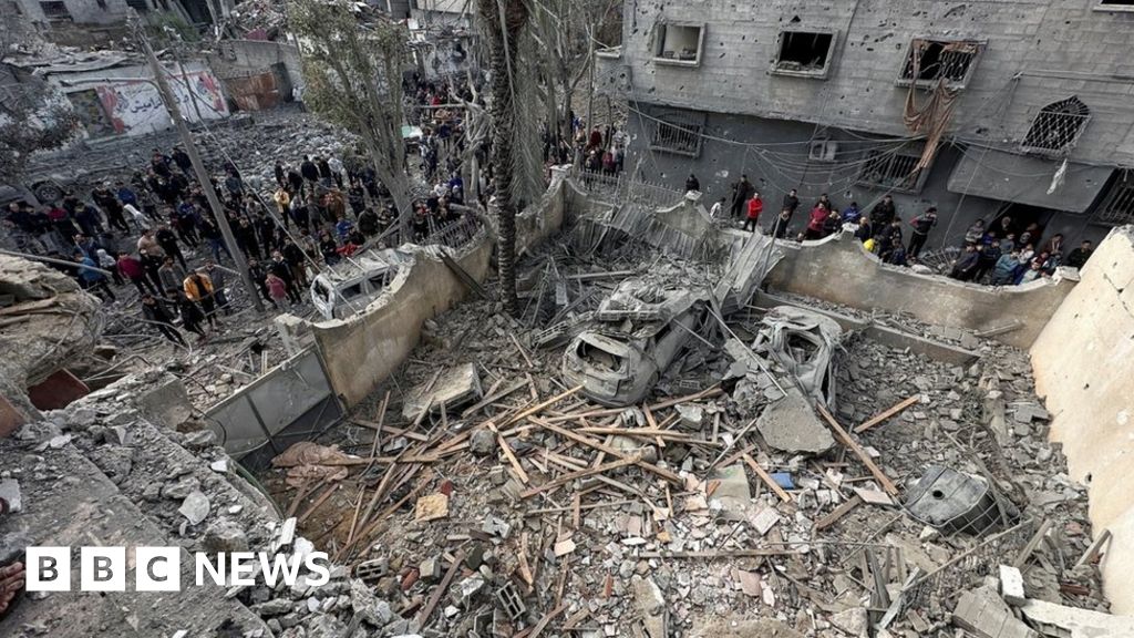 وتقول إسرائيل إن قيادة حماس في شمال غزة دمرت