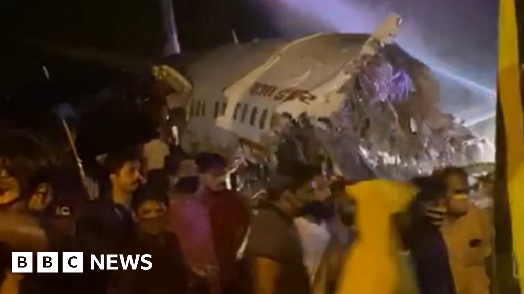 Air India jet breaks in two on Kerala runway