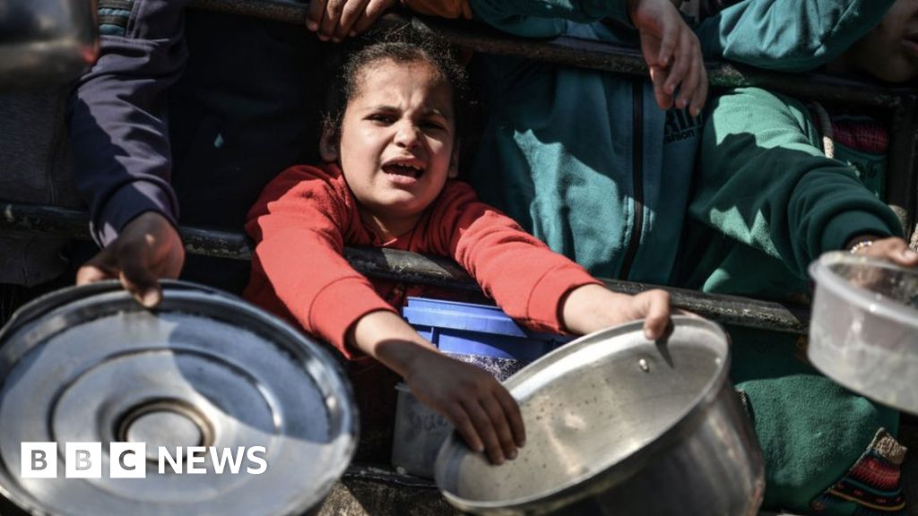 Газа е изправена пред глад, ако боевете продължат, казва ООН