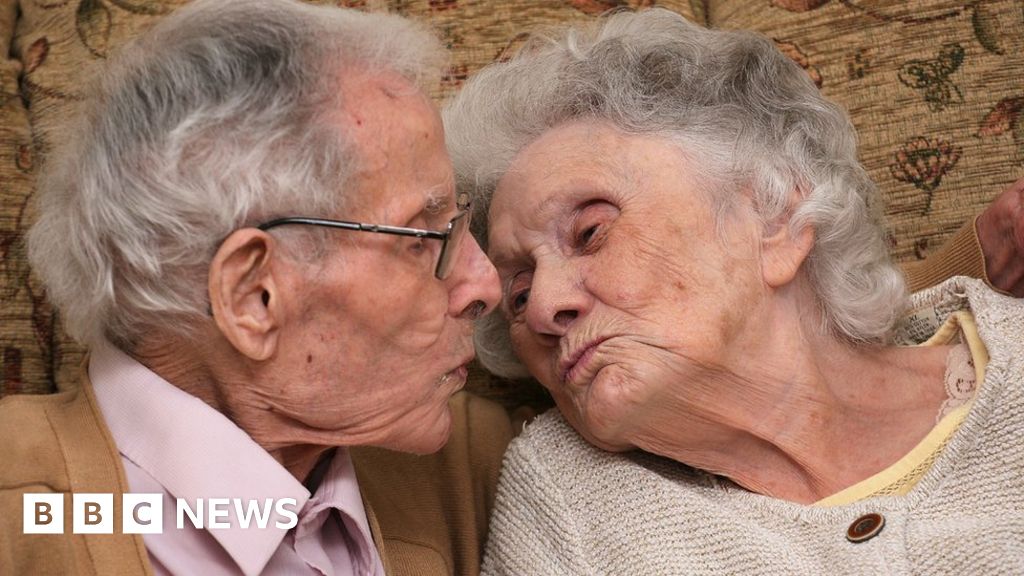 One Of Uks Longest Married Couples Celebrate Anniversary