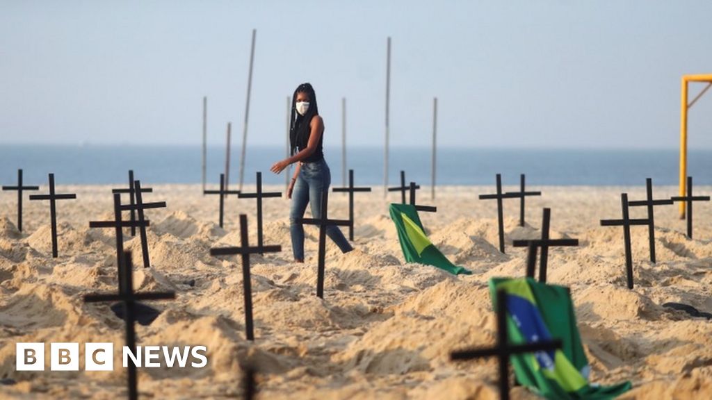 Coronavirus: Fracas on Brazil's Copacabana over Covid-19 'graves'