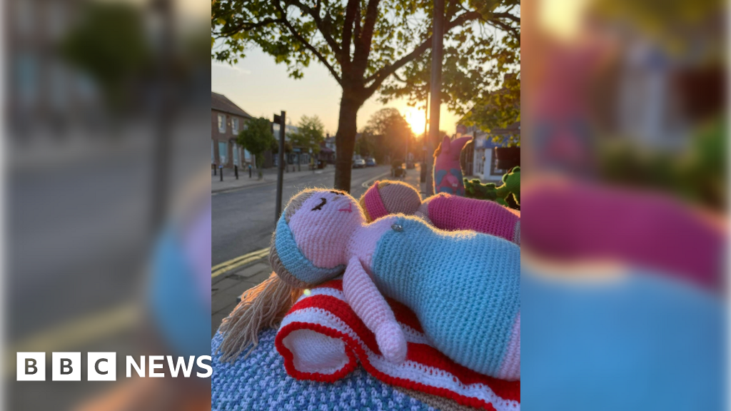 Formby knitters bring colour to village on Yarn Bombing Day