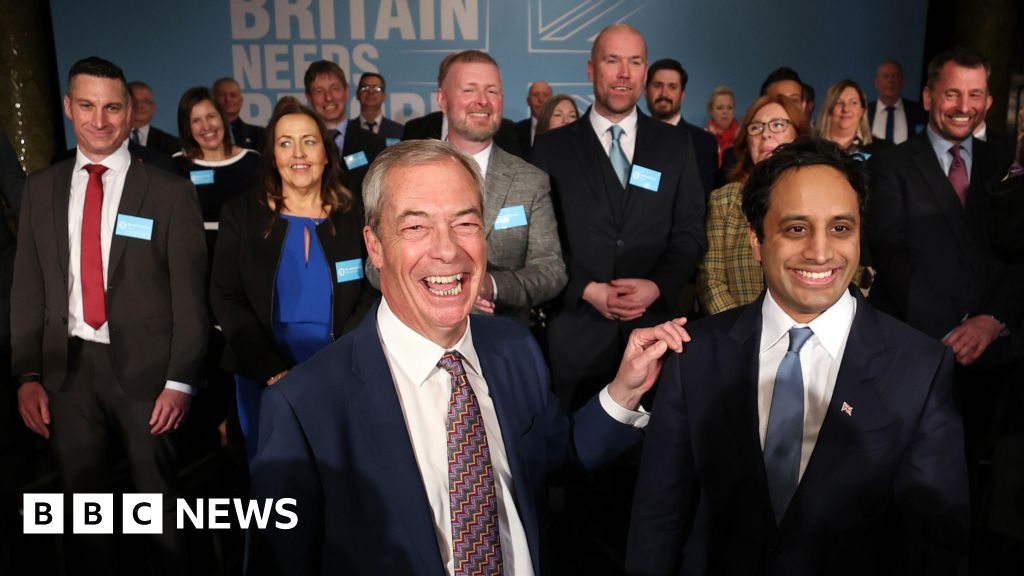 Farage welcomes 29 councillors who have defected to Reform in recent weeks