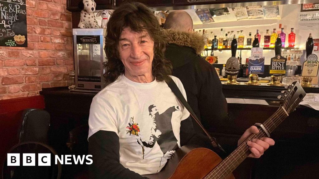 Hull musician devastated after guitar and songbook stolen